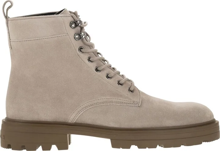 H673 Suede Boots