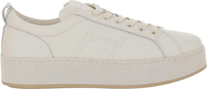H681 Sneakers