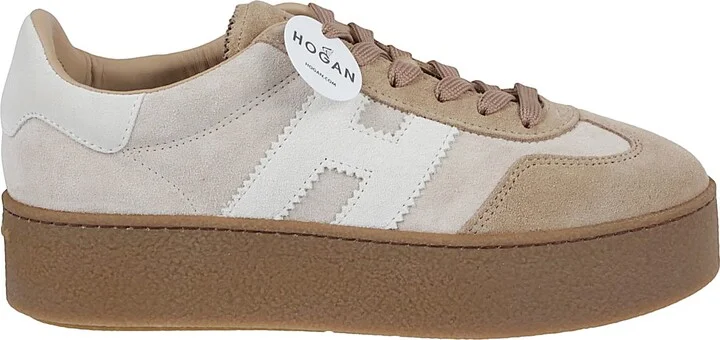 H681 Sneakers