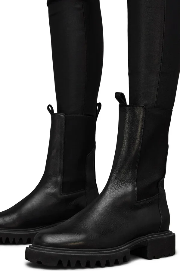 Hallie Lug Sole Chelsea Boot - Image 3