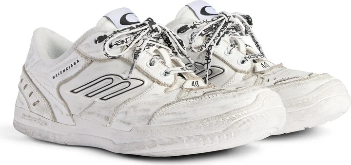 Hamptons Medium Worn-Out Sneaker - Image 2