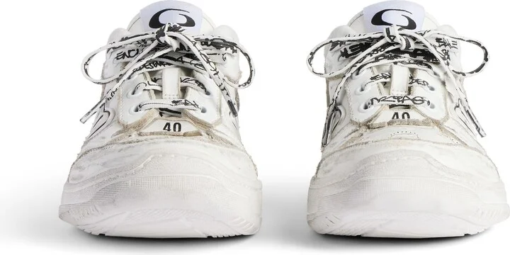 Hamptons Medium Worn-Out Sneaker - Image 3