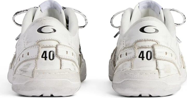 Hamptons Medium Worn-Out Sneaker - Image 5