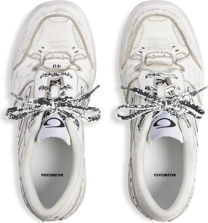 Hamptons Medium Worn-Out Sneaker - Image 6