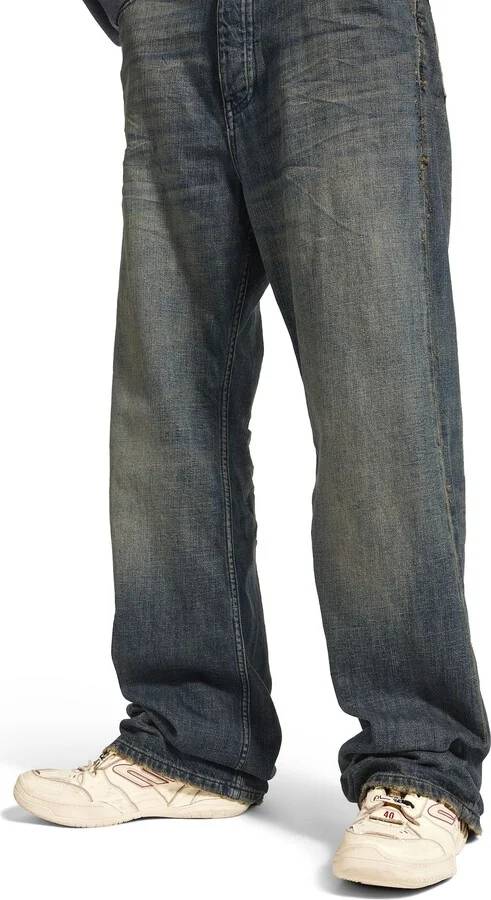 Hamptons Medium Worn-Out Sneaker - Image 9