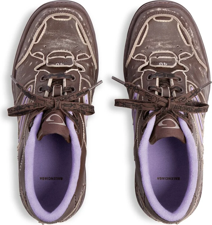 Hamptons Medium Worn-Out Sneaker - Image 6