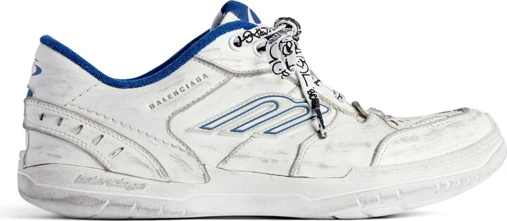 Hamptons Worn-Out Sneaker