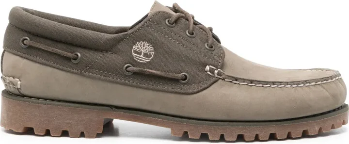 Hand-Stitched 3-Eye boat shoes
