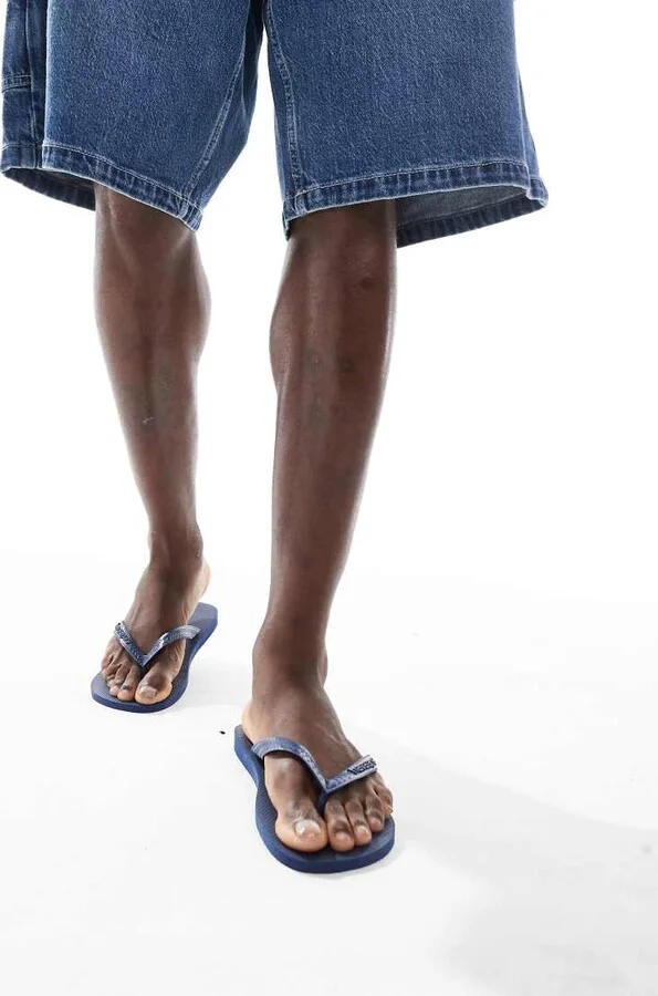 Havaianas classic flip flops in navy - Image 2