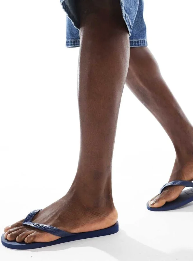 Havaianas classic flip flops in navy - Image 3