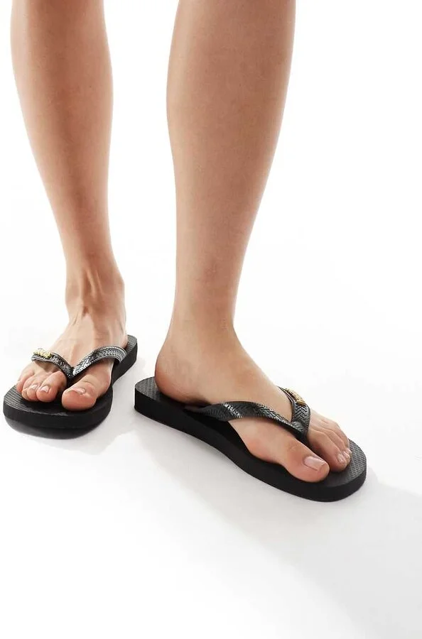 Havaianas classic metal logo flip flops in black
