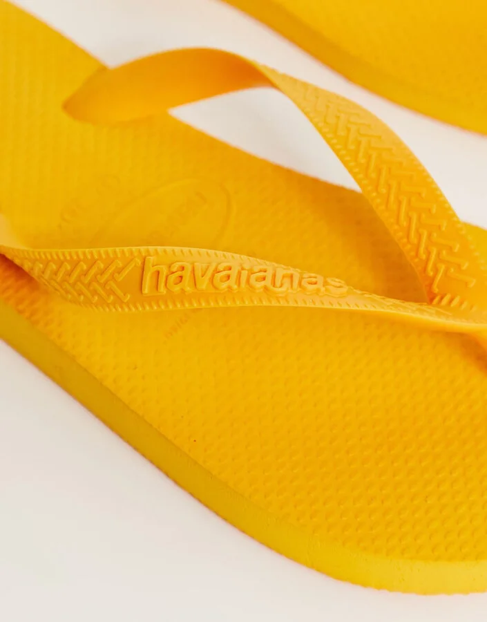 Havaianas Classic Top flip flops in yellow - Image 3