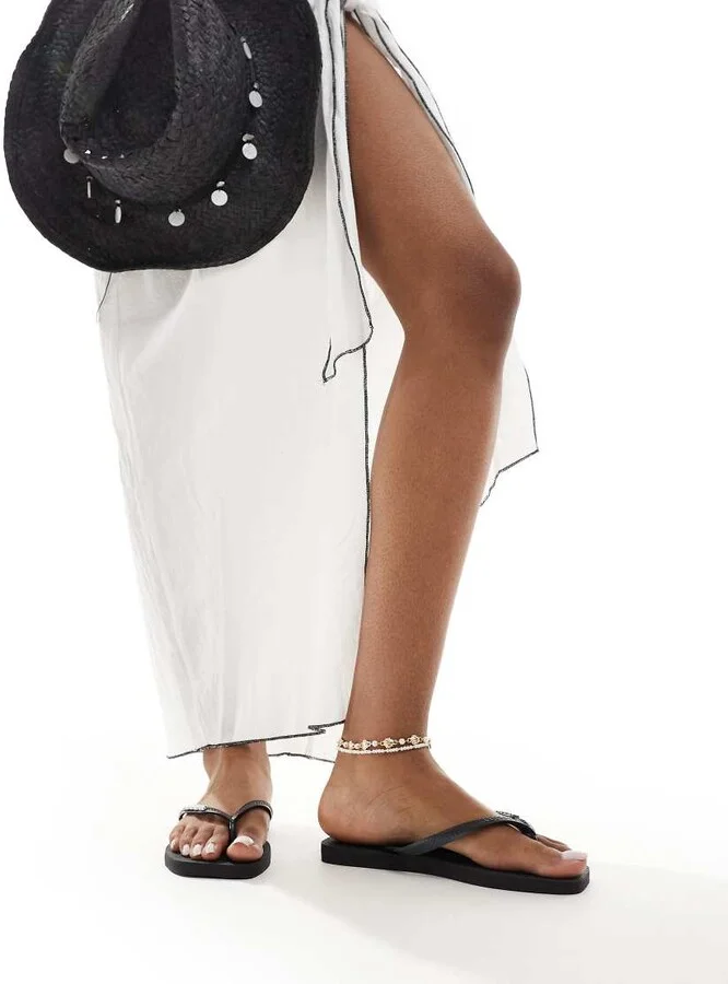 Havaianas metallic logo square toe flip flops in black - Image 3