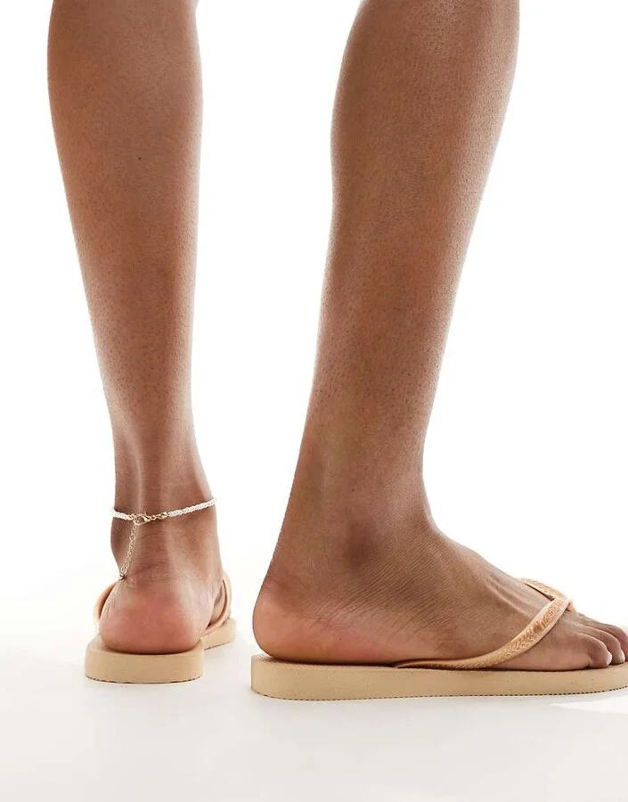 Havaianas slim flip flops in gold - Image 4