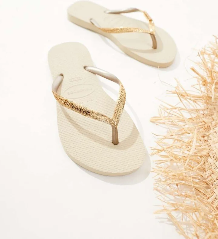 Havaianas slim glitter flip flops in golden sand - Image 2
