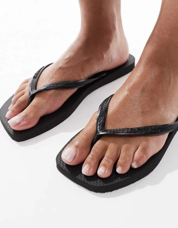 Havaianas square toe flip flops in black - Image 4