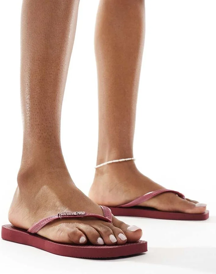 Havaianas square toe flip flops in burgundy - Image 4