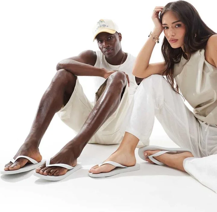 Havaianas unisex classic flip flops in white