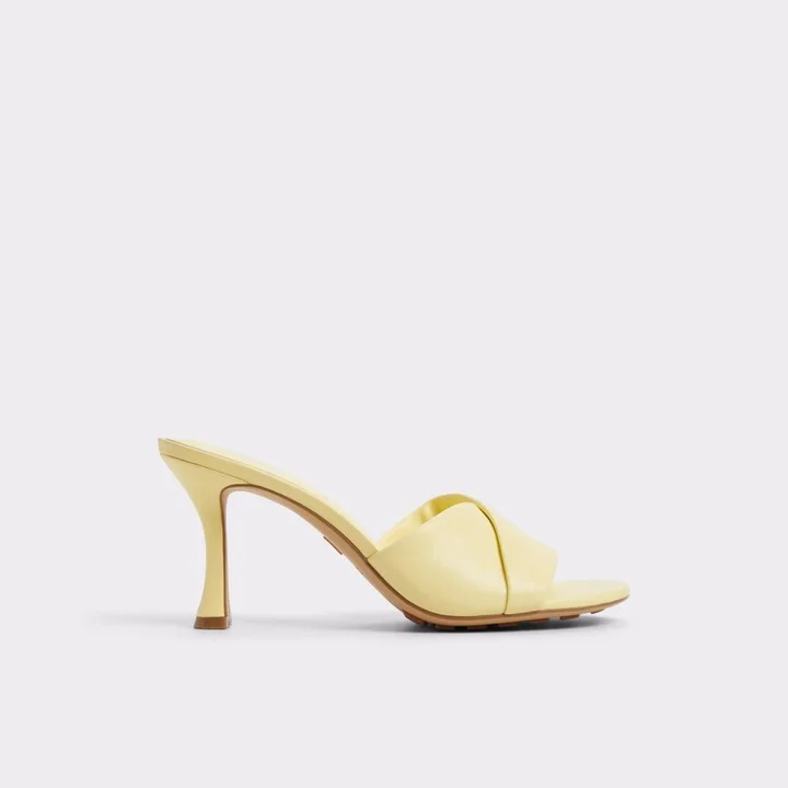 Heeled mule