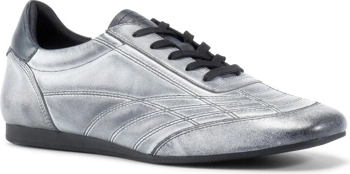 Hillary Sneaker