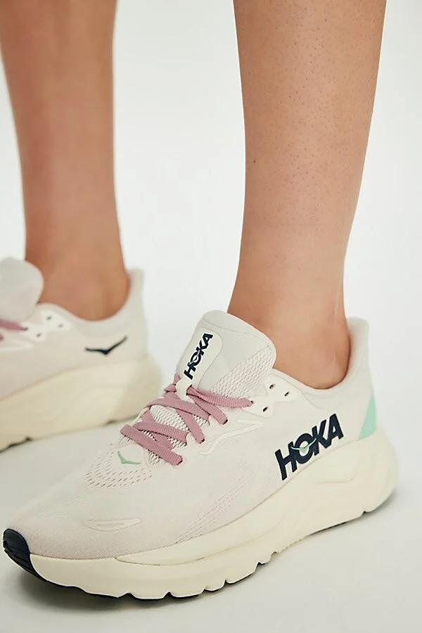 HOKA Arahi 8 Sneakers - Image 2