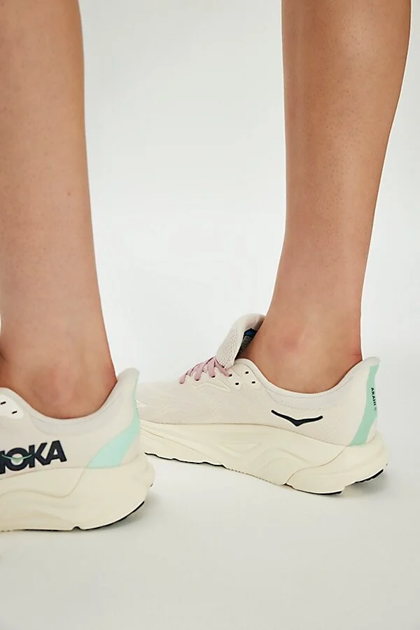 HOKA Arahi 8 Sneakers - Image 3