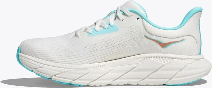HOKA Women's Arahi 7 Shoes in Frost/Rose Gold - Image 8