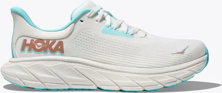 HOKA Women's Arahi 7 Shoes in Frost/Rose Gold