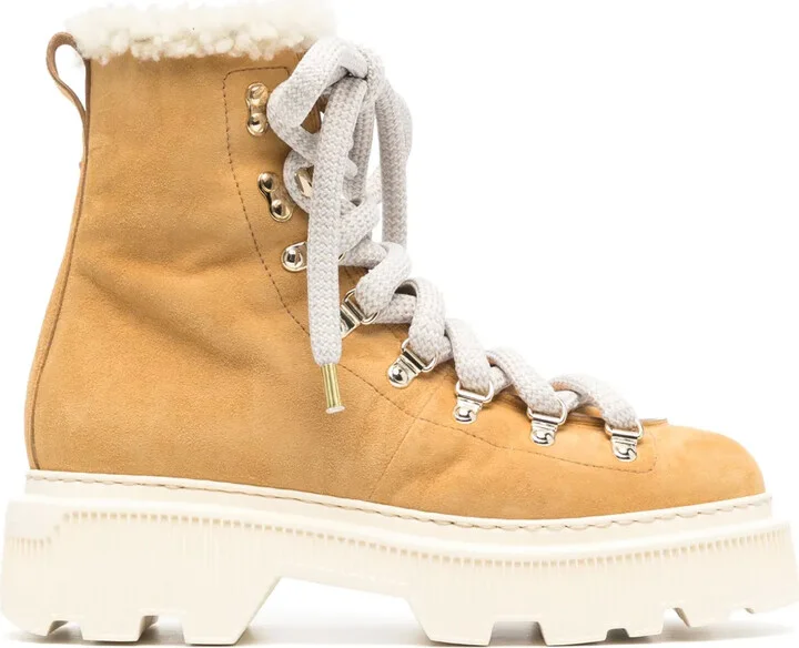 Houring suede boots