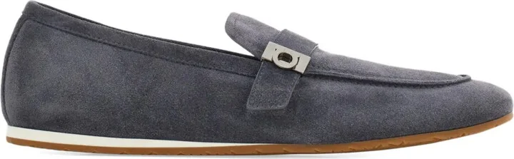 Hug buckle loafers