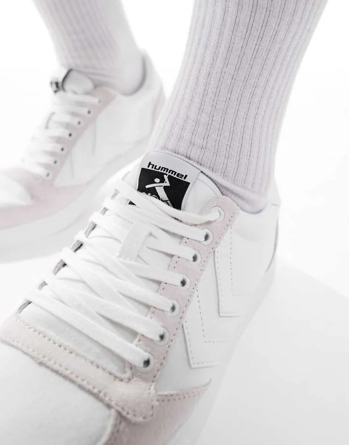 Hummel slimmer stadil tonal low canvas sneakers in white - Image 4