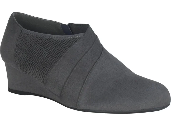 Impo Women's Ginger Stretch Wedge Shooties