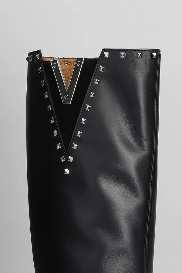 In Black Leather - Image 5