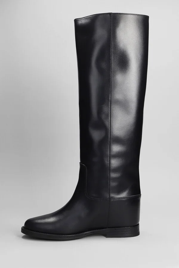 In Black Leather - Image 3