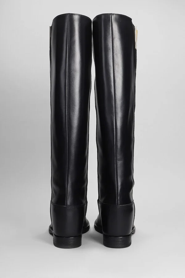 In Black Leather - Image 4