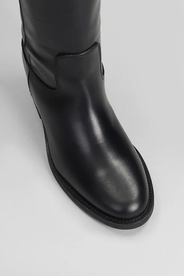 In Black Leather - Image 5
