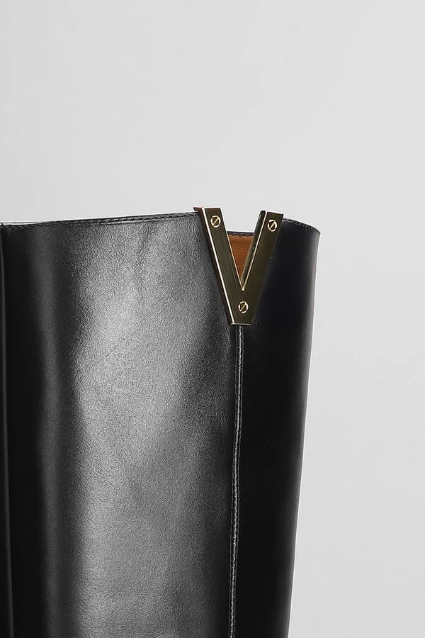 In Black Leather - Image 5
