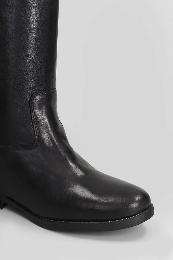 In Black Leather - Image 5