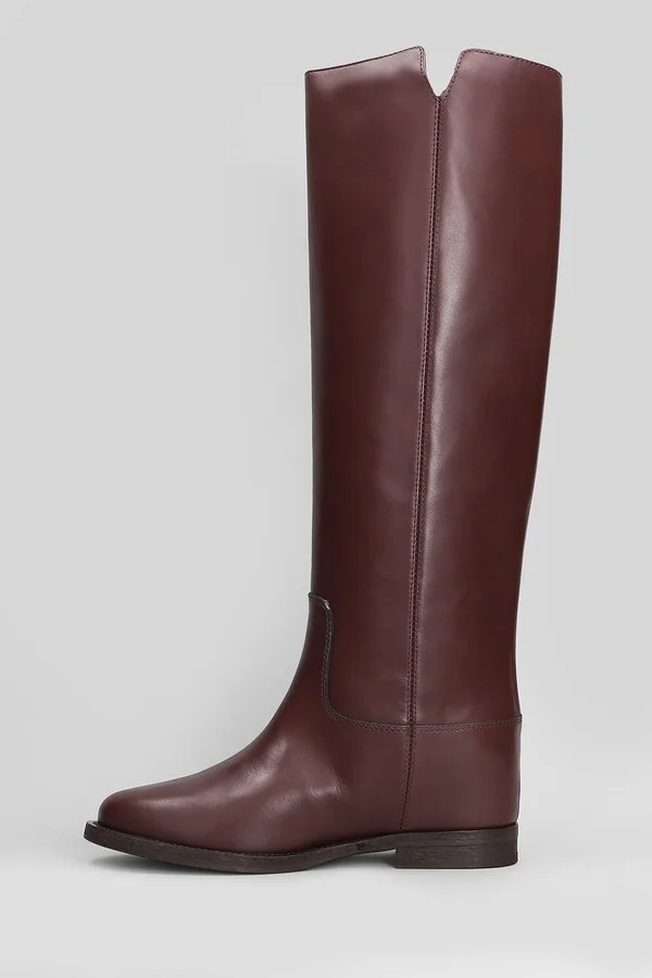 In Bordeaux Leather - Image 3