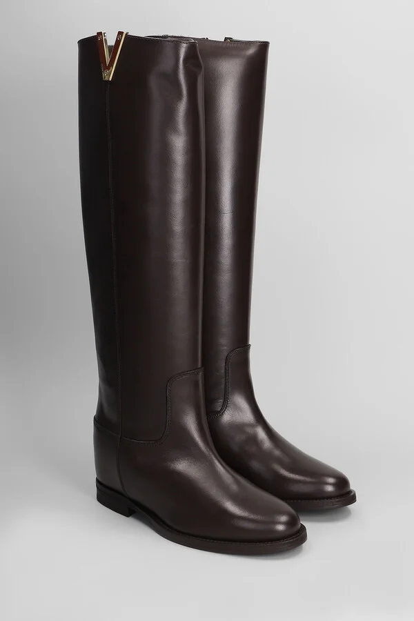 In Dark Brown Leather - Image 2
