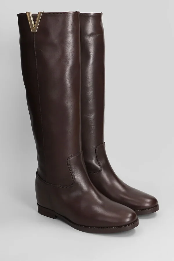 In Dark Brown Leather - Image 2