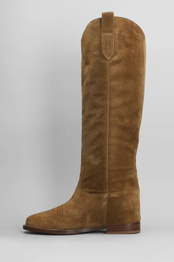 In Leather Color Suede - Image 3