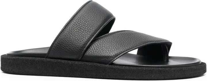 Inner asymmetric sandals
