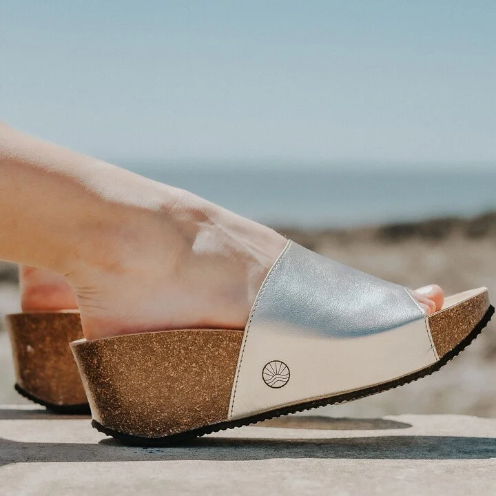 Inoro - Vegan Wedge Metallic Slider - Metallic Silver - Image 2