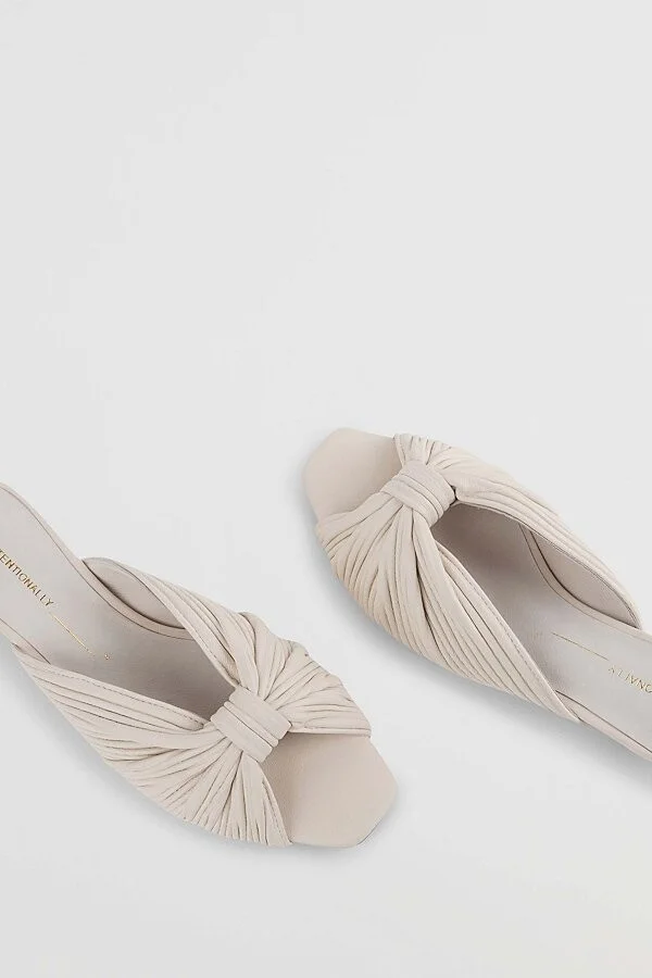 Intentionally Blank Curfew Leather Kitten Heel in Cream - Image 3