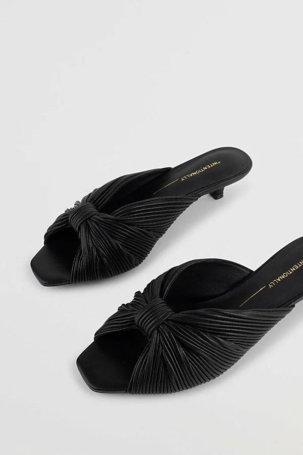 Intentionally Blank Curfew Leather Kitten Heel in Cream - Image 7