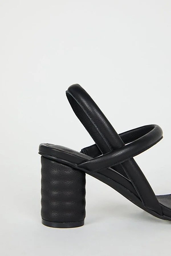Intentionally Blank Kifton Leather Heel in Cream - Image 8