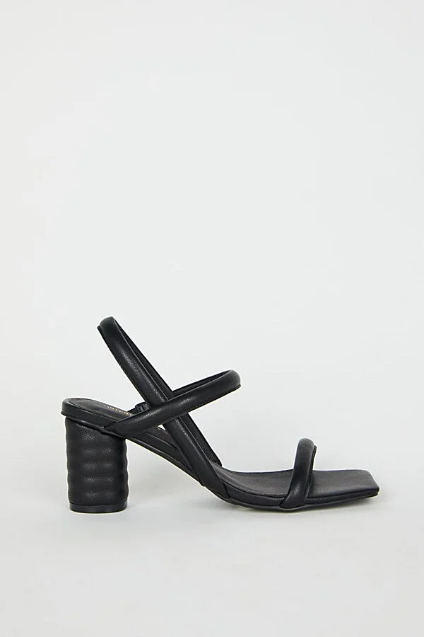Intentionally Blank Kifton Leather Heel in Cream - Image 9