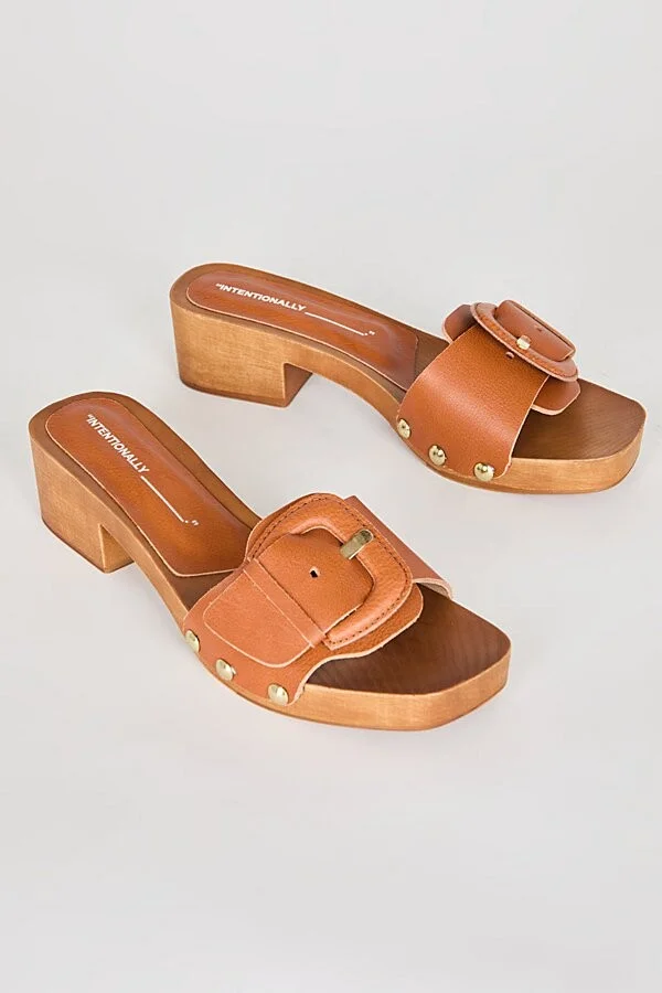 Intentionally Blank Mar Clog Sandal in Canyon