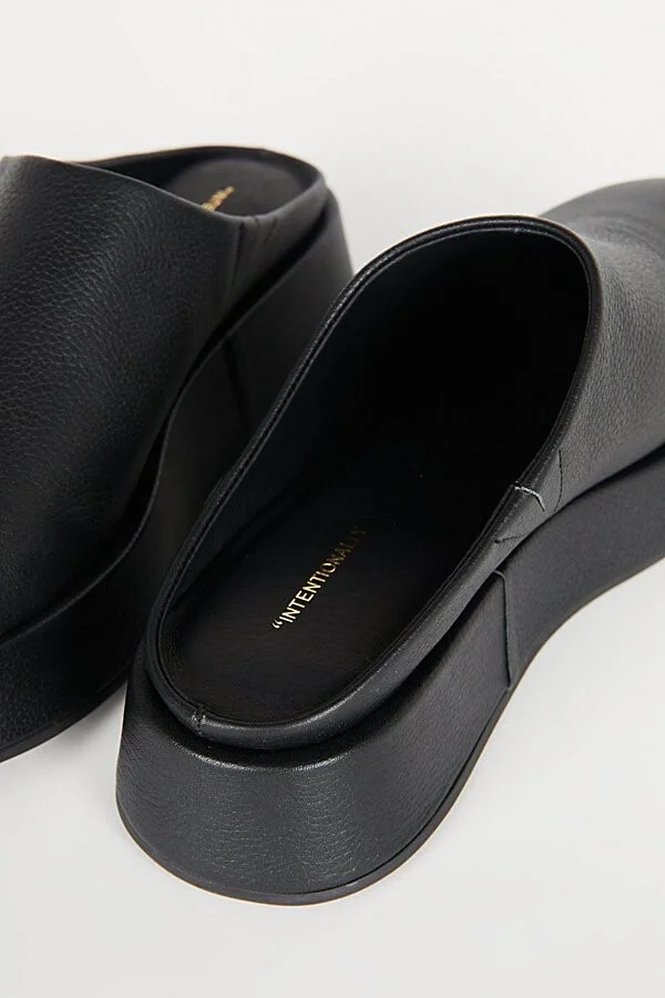 Intentionally Blank Risen Leather Platform Mule in Black - Image 4
